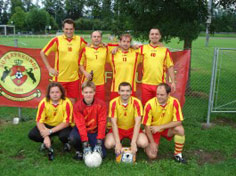 Noch frohen  Mutes - Das Team vor dem ersten Gruppenspiel zum 4. Steirerplatz-Gedenkturnier